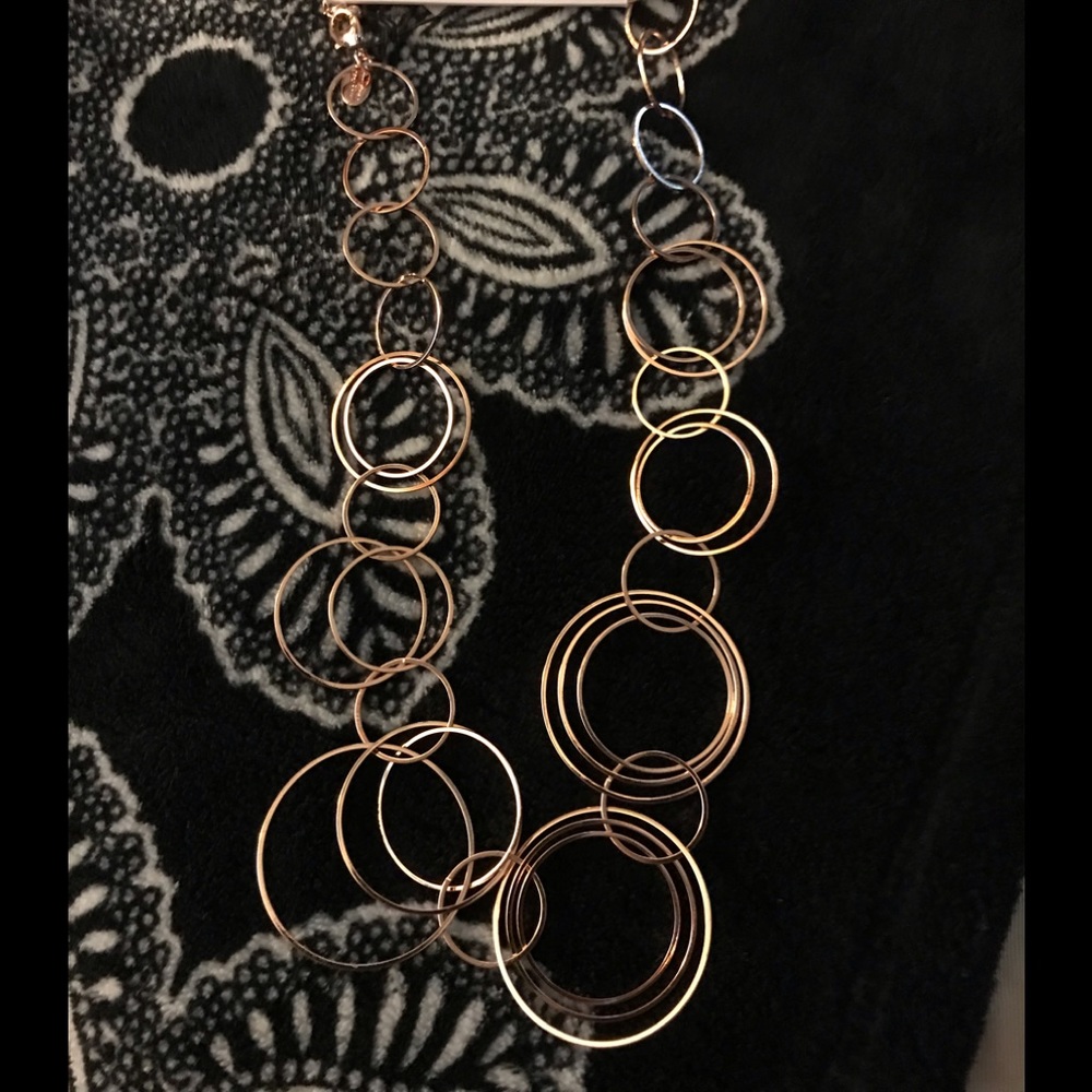 Gold circles necklace adds the right touch